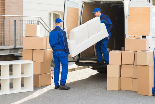 Moving truck service for homes and flats in Pimlico